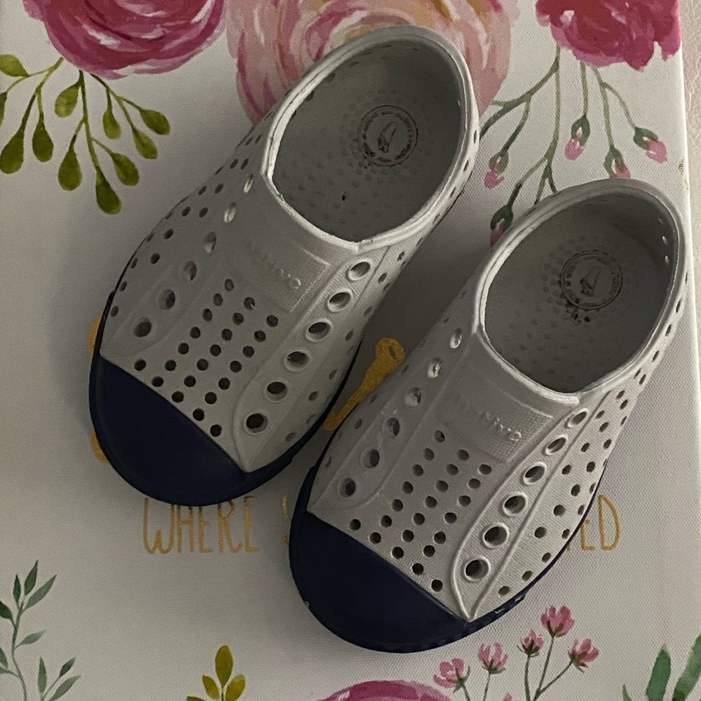 - ❤️NATIVE JEFFERSON BABY SLIP ONS❤️